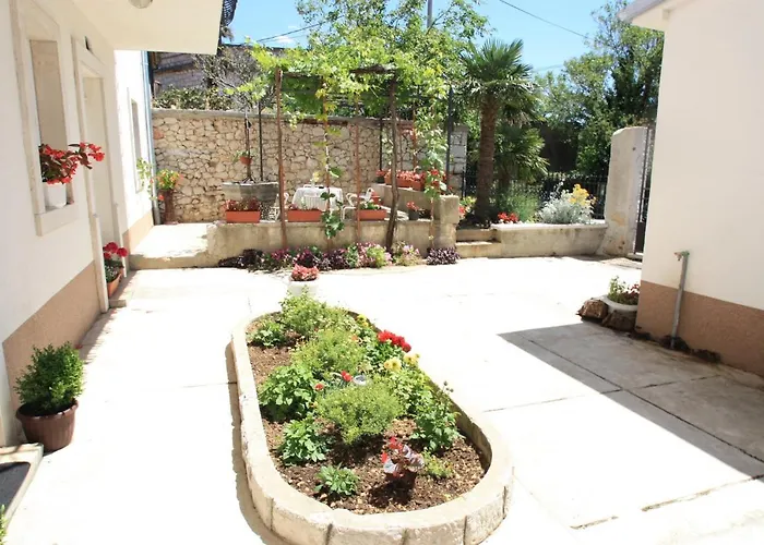 アパート Brnic 2 *